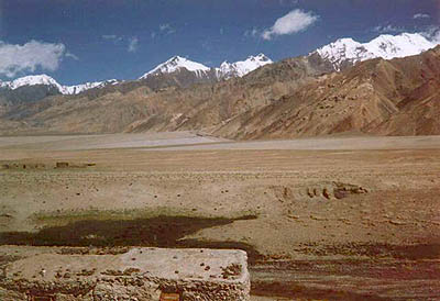 Blick vom Basislager zum Kaltasel (6026 m, rechts)
